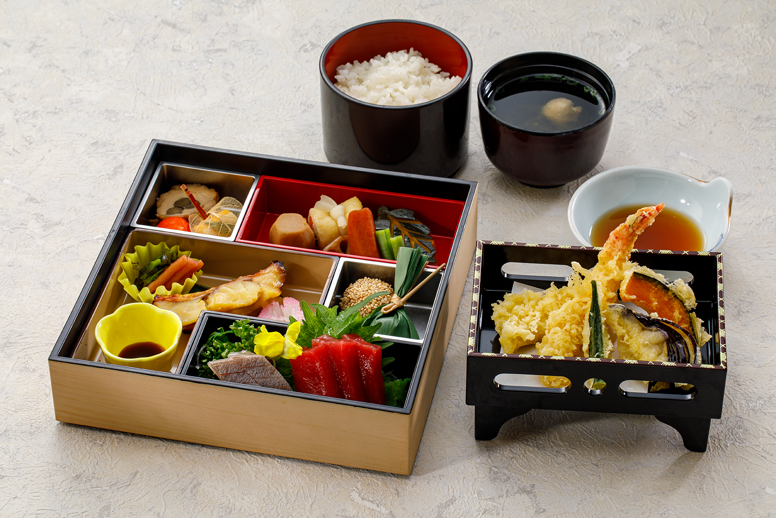 葉蘭はらん4,000円(税込4,400円)